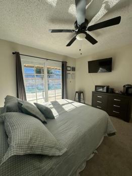 Chic 1 bedroom quiet and private side apt No shared area, Las Vegas (foto 2)