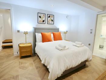New Build Duplex Minutes From City Centre Pass the Keys, Манчестер (фото 4)