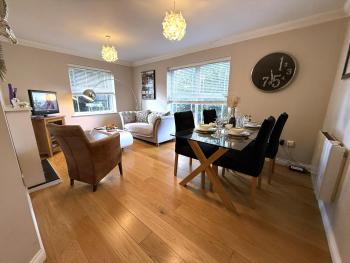 2 Bed 2 Bath Windsor Apartment & Parking 15CC, Windsor (Foto 3)