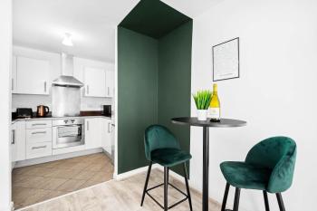 Stylish Apartment - Birmingham City Centre - Balcony - Fast WiFi - Netflix - Top Rated - 83S, Birmingham (photo 5)