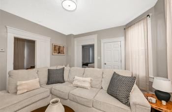 3 Bed Spacious 1st Floor Apt at Tremont, Cleveland (photo 4)