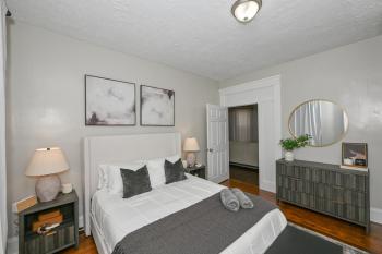 3 Bed Spacious 1st Floor Apt at Tremont, Cleveland (photo 2)