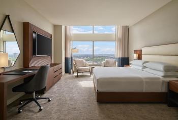 Sheraton Kansas City Hotel at Crown Center, Kansas City (photo 3)