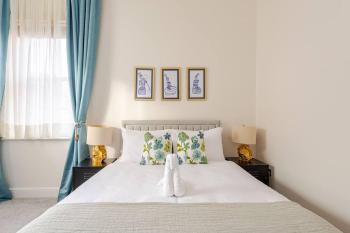 Stylish flat in central location with free parking, Swindon (zdjęcie 4)