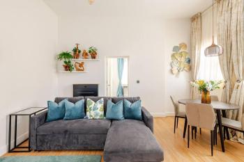 Stylish flat in central location with free parking, Swindon (zdjęcie 5)