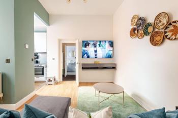 Stylish flat in central location with free parking, Swindon (zdjęcie 2)