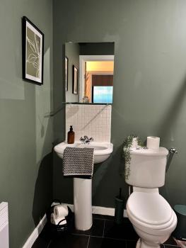 Stylish 2 bed City Retreat, Glasgow (photo 5)