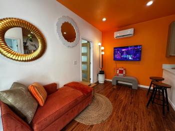 Resort Getaway in Private Garden Terrace Villa w Luxury Amenities, Los Angeles (photo 3)