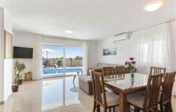 Six-Bedroom Holiday Home In Rogoznica, Rogoznica (photo 4)