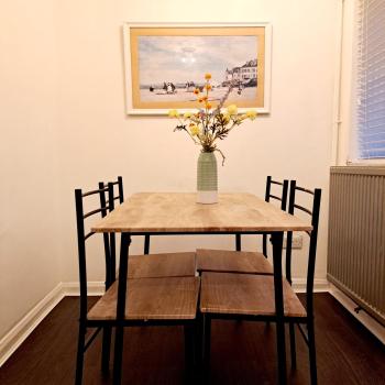 2 Bedroom House in Leeds - Sleeps 5 WiFi Parking, Leeds (Foto 4)