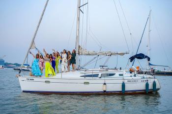 Sailing on Luxury Yacht, Мумбай (фото 2)