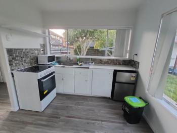 Small 2-bedroom flat at Rangiatea Road, Epsom, Auckland, Auckland (photo 5)