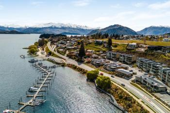 Penthouse with Marina Views - Studio or Two Bedroom Apartment, Wanaka (foto 2)