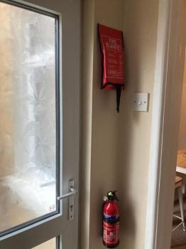 Contractors, Gloucester, LongTerm Bookings Wifi SmartTV, Gloucestershire (photo 5)