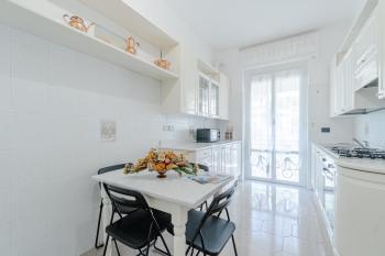 GuestHost - Retreat in Genova Nervi -Two Minutes from the Beach, Janov (fotografie 3)