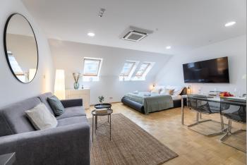 KIP Old Town Modern Studio with Parking & AC by EasyBNB Premium, Prague (photo 2)