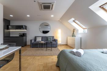 KIP Old Town Modern Studio with Parking & AC by EasyBNB Premium, Prague (photo 3)