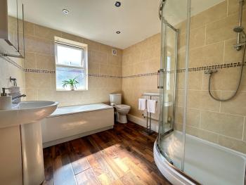 Modern 5 Bedroom House Near Lark Lane, Liverpool (photo 3)