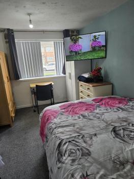 A cosy room with a king-sized bed & Netflix TV, Birmingham (zdjęcie 3)