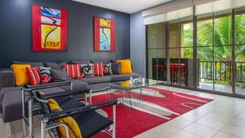 3rd-floor space with modern décor recently renovated viewing over pool in Coco, Coco (fotografie 4)
