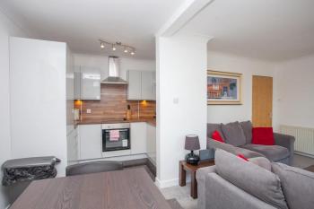 3 Bedroom Duplex with Free Parking, Glasgow (photo 2)