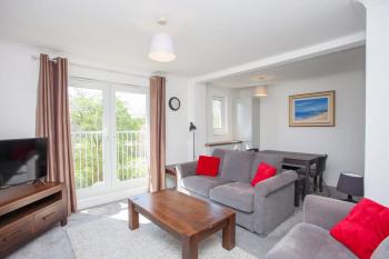 3 Bedroom Duplex with Free Parking, Glasgow (photo 5)
