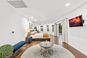 Villa Oasis: Unrivaled Views & Endless Space, Los Angeles (photo 4)