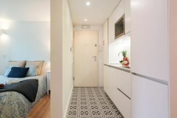 Host Wise - Large Colourful Flats - Ace Location, Вила-Нова-ди-Гая (фото 3)