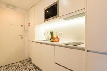Host Wise - Large Colourful Flats - Ace Location, Вила-Нова-ди-Гая (фото 5)