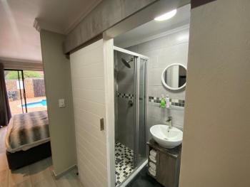 At Durrant, Centurion (fotografie 3)