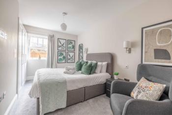 Modern 2 Bed Oasis - Private parking & Garden - By Tempstay, Windsor (foto 3)