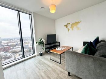 Premium Deals l Last-Minute Stay l 4 min walk to Birmingham Central Library l 18th floor 2 Bed 2 Bath City Centre Penthouse with GYM & Netflix by JVT Short Lets, Birmingham (fotografie 2)