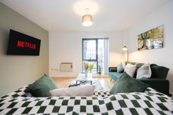 Manchester - Beautiful Serviced Apartment, Amazing Location, Close to Old Trafford, City Centre, Media City, Etihad, Coop Live, AO Arena, Salford Quays, sleeps up to 6, with Free Private Car Parking, Manchester (fotografie 4)