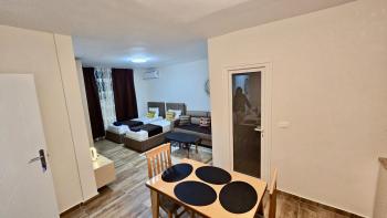 Cozy centrally located room for up to three or four guests family rooms 10 min walk from city center, Tirana (foto 3)