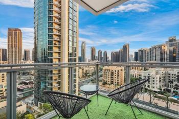 Walk to Burj Khalifa from this 2BR with Skyline Balcony View, Dubaj (zdjęcie 2)
