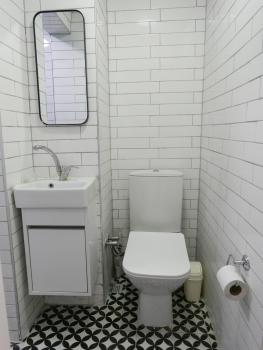 Central 3 Story 5 Bedroom Home with Terrace by Tram, Istanbul (photo 5)