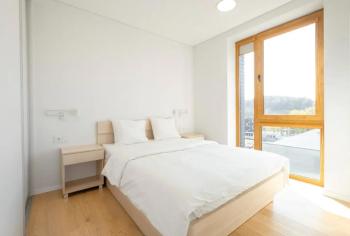 Apartment with balcony and castle view by URBAN RENT, Vilnius (fotografie 5)