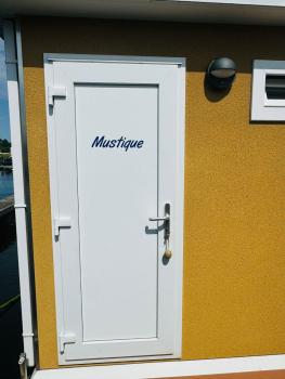 '' Mustique'' Cozy & Romantic Houseboat in Maastricht, Maastricht (Foto 3)