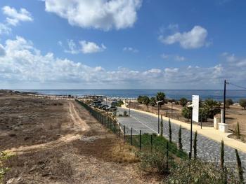 Lighthouse Beach - 3BR Seafront Apt 50m to Beach with Sea Views - Sleeps 6, Paphos (foto 4)