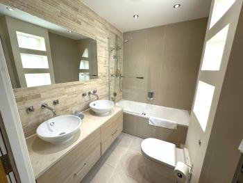 Spacious 2-Bedroom Apartment with Parking in Windsor 4LA, Windsor (photo 5)