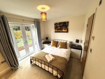 Spacious 2-Bedroom Apartment with Parking in Windsor 4LA, Windsor (photo 2)