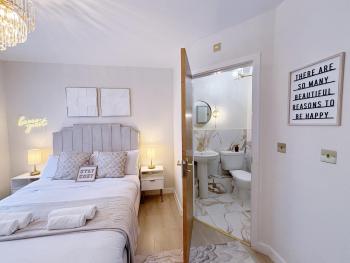 Luxury 2 bedroom Leeds City Apartment with Free parking & Jacuzzi bath, Leeds (Foto 3)