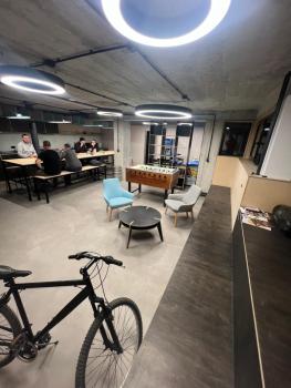 Vibe Loft free drink daily by Zazi, Bratysława (zdjęcie 2)