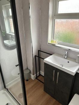 Skyline Loft - Modern Private King Room with Ensuite, Birmingham (foto 5)