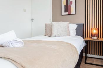 Enchanting 4 spacious bedrooms, Birmingham (photo 2)