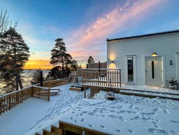 Relaxing Lake Oasis with Jacuzzi - Amazing view & Private Pier, Stockholm (photo 4)