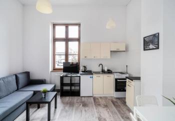 Apartament z osobną sypialnią w pięknej kamienicy w centrum, Breslau (Foto 3)