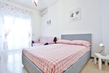 GuesHost - Casa Caramata Airy Apartment near the Sea, Salerno (foto 4)