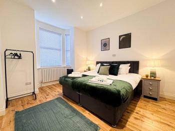 Four Bedroom House By Brookland Stays Serviced Accommodation Short Lets Manchester With Free WiFi, Манчестер (фото 4)