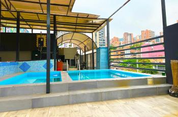 Duplex w Rooftop, Pool & 3 Jacuzzi, Maid, Security, Medellín (photo 2)